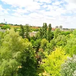 Trendy Cool And Cozy Big Room In A Green Area 12 Min Near From The Center
